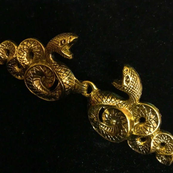 gold snake cloak clasp - Picture 1 of 3